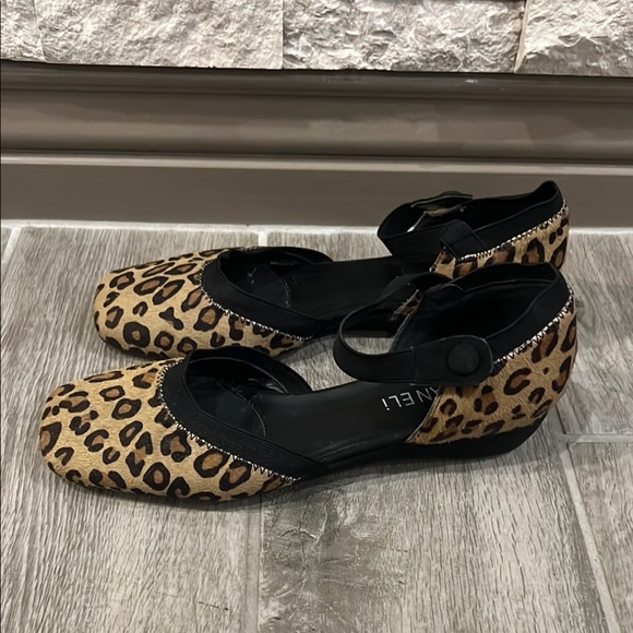 Vaneli Brown and Black Flats with Leopard Print Design - Picture 4 of 7